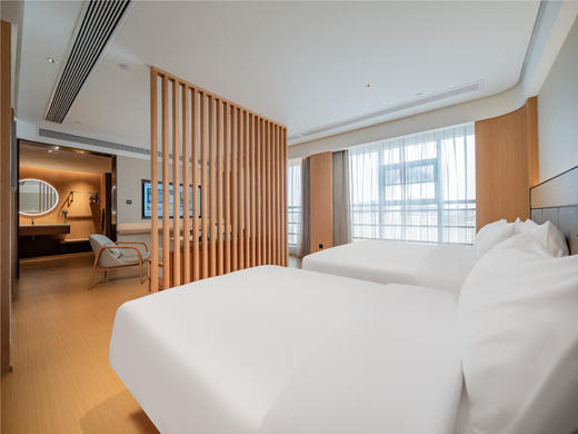 【全季酒店（成都熊猫基地龙潭寺店）】周末元旦不加价！仅¥358起抢高级大床房+双人早餐…撸熊猫滚滚，尝川渝美食，遛娃度假两不误！ 商品图6