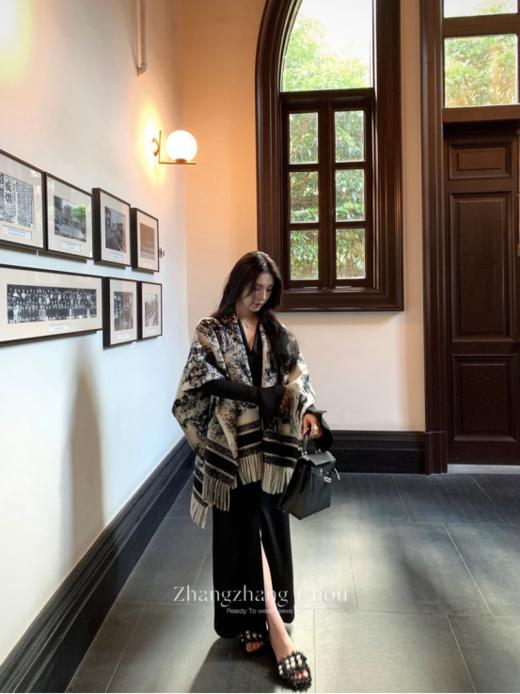 😍【岚可可新中式复古水墨画流苏大斗篷】😍 ✨被问爆的披肩 狠狠安利给姐妹们❗❗❗ 🍂特别厚实裹在身上狠有安全感 🌟披在身上也不会滑落特稳固👍👍 商品图0