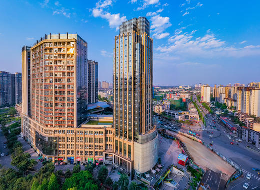 【全季酒店（成都熊猫基地龙潭寺店）】周末元旦不加价！仅¥358起抢高级大床房+双人早餐…撸熊猫滚滚，尝川渝美食，遛娃度假两不误！ 商品图1