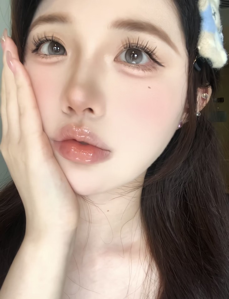 DorisCon杏仁脆脆14.2mm 灰色 半年抛美瞳 淡颜轻混血高光纯欲奶灰色美瞳 - VVCON美瞳网