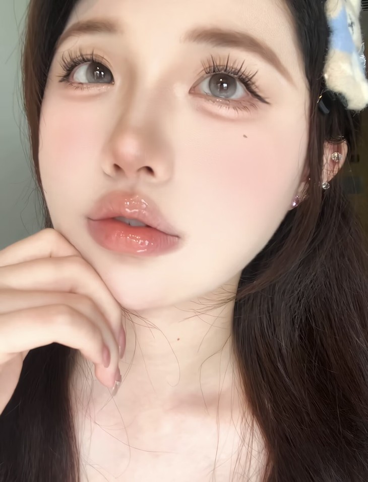 DorisCon杏仁脆脆14.2mm 灰色 半年抛美瞳 淡颜轻混血高光纯欲奶灰色美瞳 - VVCON美瞳网