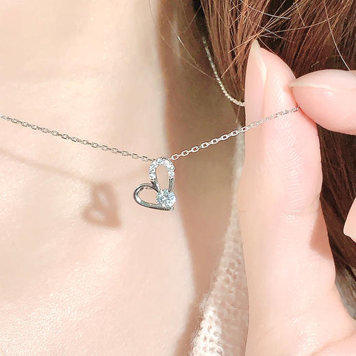 卡蒂罗/KADER 心间微光项链 满钻镶嵌大颗锆石闪耀爱心百搭锁骨链 璀璨吸睛优雅温柔小众设计吊坠 925银 商品图3