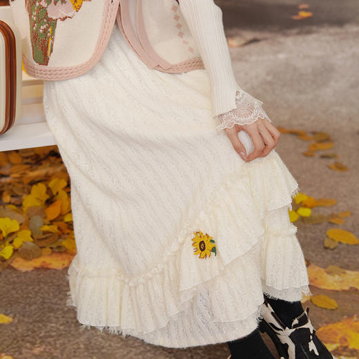 两三事梵高文艺蓝鸢仙葵2024冬新款立体花朵荷叶边拼接蕾丝半身裙 商品图4