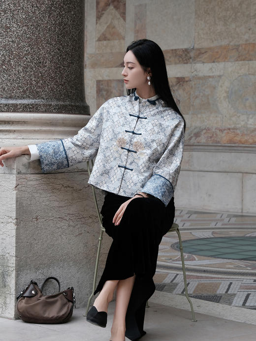 东方境X郭培| 牡丹刺绣提花新中式外套-灰蓝 商品图5