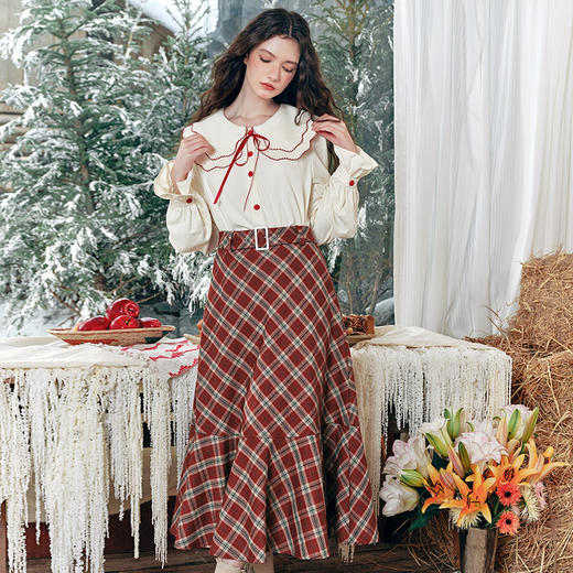 两三事 冬野霜糖 2024冬季新款复古系带荷叶边裙摆格子半身裙 商品图3