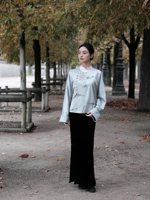 东方境X郭培| 团龙祥云真丝刺绣新中式外套-蓝色 商品图7