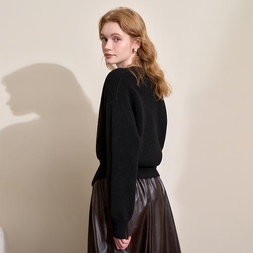 慵懒风气质高级感圆领针织衫女秋冬设计感纽扣保暖外套V4343577 商品图4