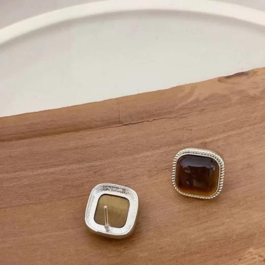 Oflye潮流饰品  虎眼石复古大气秋冬美拉德咖方形银针耳钉高级感耳饰 商品图5