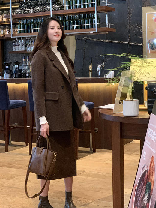 【百图lulu定制】【暖语半裙】【赠腰带】竖条纹 绒感 有肉感 显瘦 时髦A字 灯芯绒半裙 商品图9