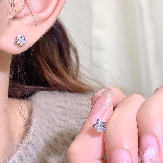 卡蒂罗/KADER 小星星耳钉 闪耀五角星可爱甜美大颗宝石璀璨设计养耳洞耳饰 一闪一闪亮晶晶圣诞吸睛配饰 商品图3