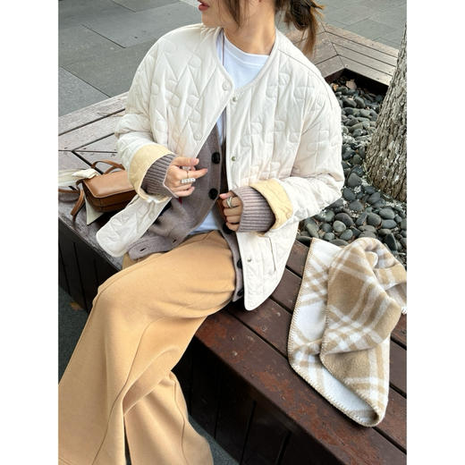 25特价 2411216    衔线拼图 羽绒服 鹅绒 “老钱”气质风 商品图1