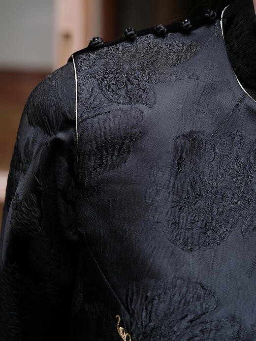 东方境X郭培| 黑色提花拼丝绒刺绣棉马甲 商品图3