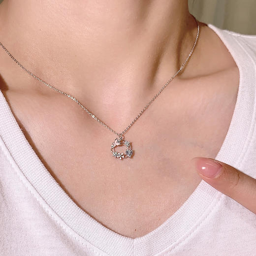 卡蒂罗/KADER 心花蝶舞项链 蝴蝶造型圣诞花环设计轻奢小众锁骨链 温柔百搭秋冬穿搭吸睛吊坠 925银 送女友 商品图3