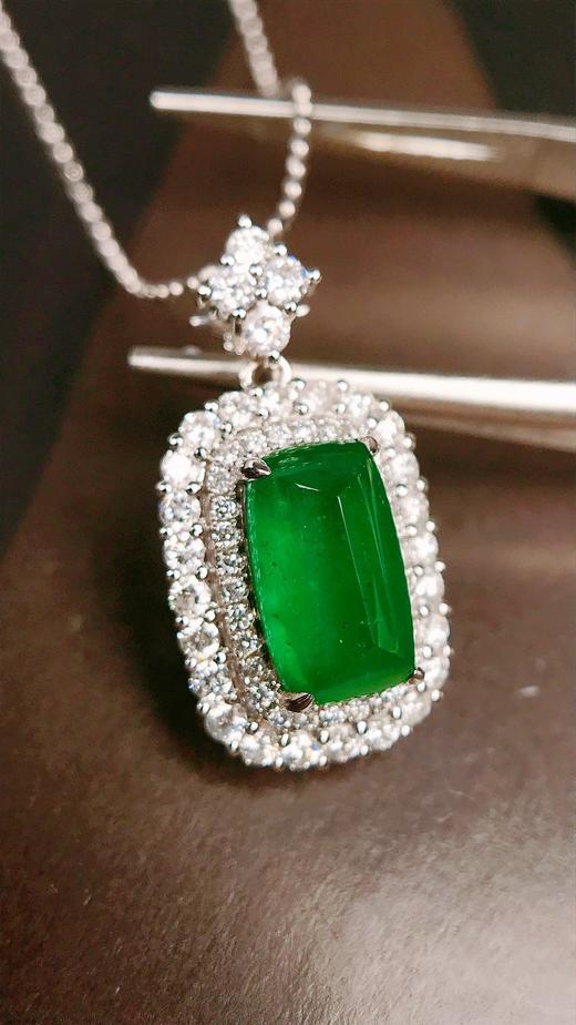 18k金镶祖母绿吊坠 2.33ct 商品图1