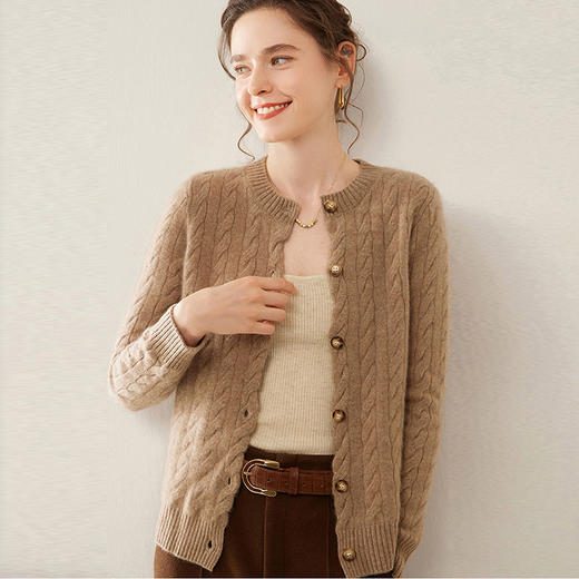 【自】全新升级【铂金会员441/天猫589/差价148】(82500) 洛诗琳秋冬新款山羊绒加厚针织开衫女长袖宽松百搭绞花外套 商品图4