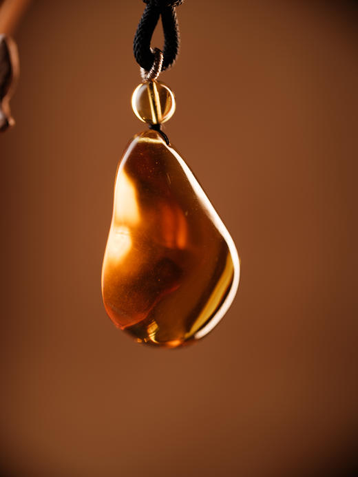 琥珀净水高货吊坠 随形 随机发货【器悟雅玩】 商品图0