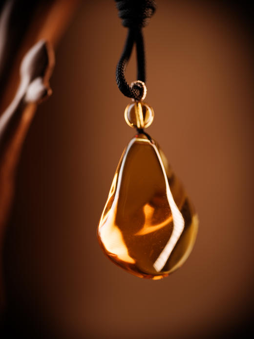 琥珀净水高货吊坠 随形 随机发货【器悟雅玩】 商品图1