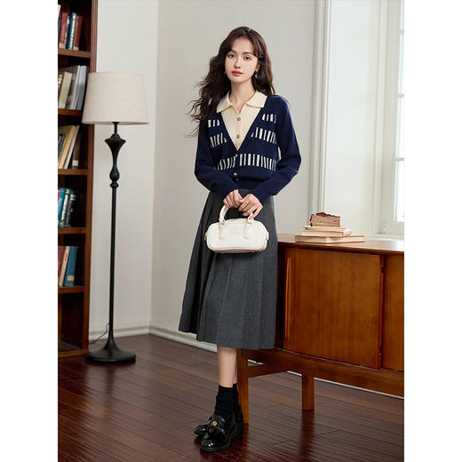 【年货节】熙世界法式学院风假两件针织上衣秋冬新款时尚撞色翻领打底毛衣 商品图4