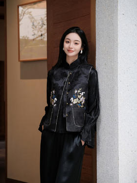 东方境X郭培| 黑色提花拼丝绒刺绣棉马甲