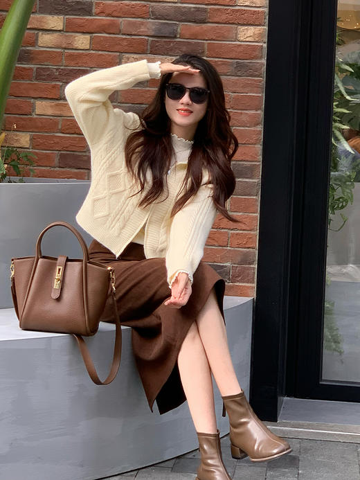 【百图lulu定制】【暖语半裙】【赠腰带】竖条纹 绒感 有肉感 显瘦 时髦A字 灯芯绒半裙 商品图12