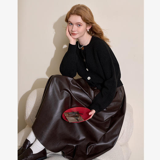 慵懒风气质高级感圆领针织衫女秋冬设计感纽扣保暖外套V4343577 商品图3