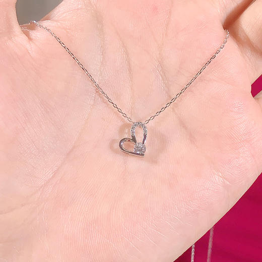 卡蒂罗/KADER 心间微光项链 满钻镶嵌大颗锆石闪耀爱心百搭锁骨链 璀璨吸睛优雅温柔小众设计吊坠 925银 商品图4