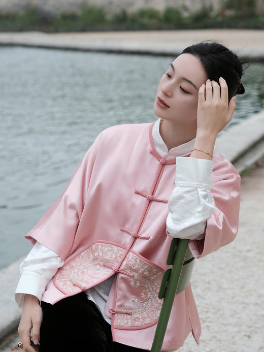 东方境X郭培| 粉色玫瑰刺绣新中式外套（不夹棉） 商品图11