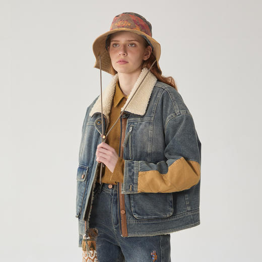 谜底加厚牛仔外套女2024冬款复古机车风毛毛拼接夹克244MW1682 商品图1