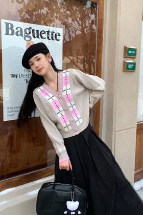 Stay2Weeks 灰色撞色粉格纹针织开衫 19318