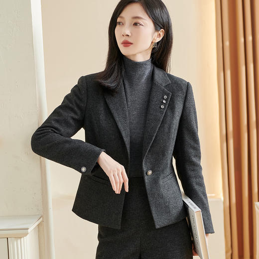剩S/M/XXL 米思阳2025冬季新款通勤高级感细羊毛西装腰带一粒扣短款外套女厚
3278 商品图1