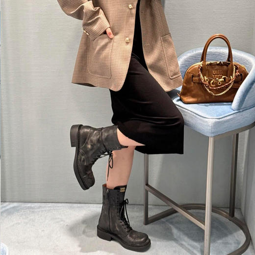 【顺丰包邮】21844 洛诗琳高奢做旧感牛皮系带牛皮马丁靴女8033 商品图3