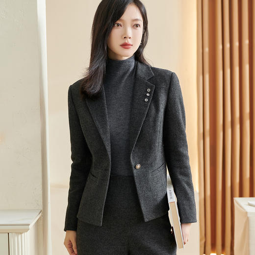 剩S/M/XXL 米思阳2025冬季新款通勤高级感细羊毛西装腰带一粒扣短款外套女厚
3278 商品图2