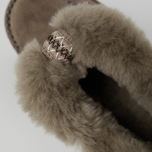 ROMI STUDIO牛反绒拼羊羔毛手工马克线短筒毛边雪地靴RW24WP30906 商品图3