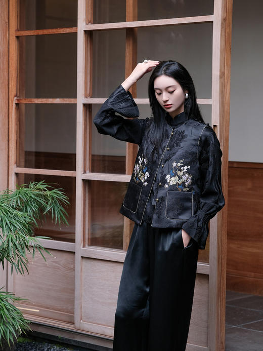 东方境X郭培| 黑色提花拼丝绒刺绣棉马甲 商品图8