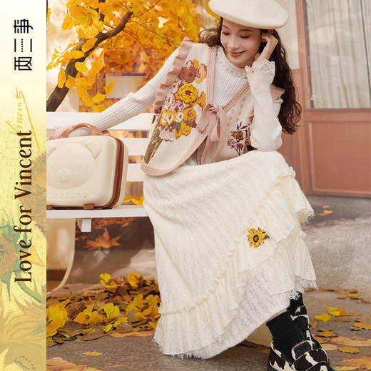 两三事梵高文艺蓝鸢仙葵2024冬新款立体花朵荷叶边拼接蕾丝半身裙 商品图0