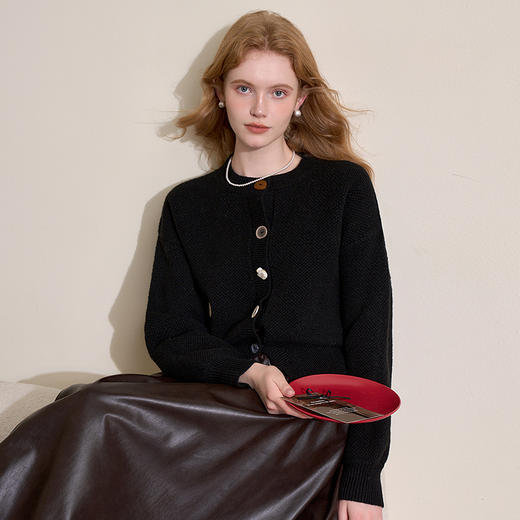 慵懒风气质高级感圆领针织衫女秋冬设计感纽扣保暖外套V4343577 商品图2