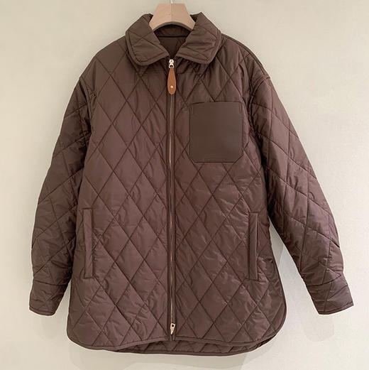 金色驼绒菱形格绗棉双开拉链小欧包百搭棉服 打破型格与面料之间的界限 百搭经典 oversize衬衫型薄棉服 H大廓形 微落肩+过臀衣长 精致减龄娃娃领 商品图6