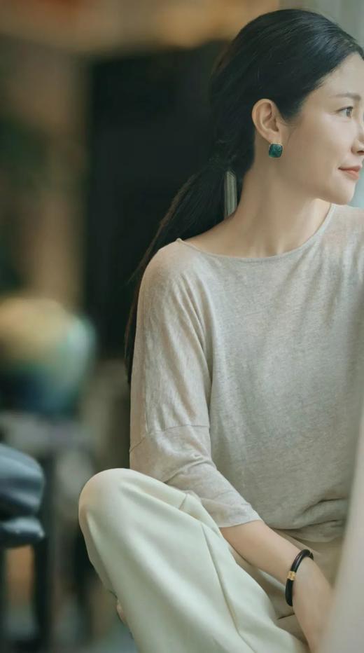 金角湾的夏天 | 复古雕花祖母绿耳钉 商品图3