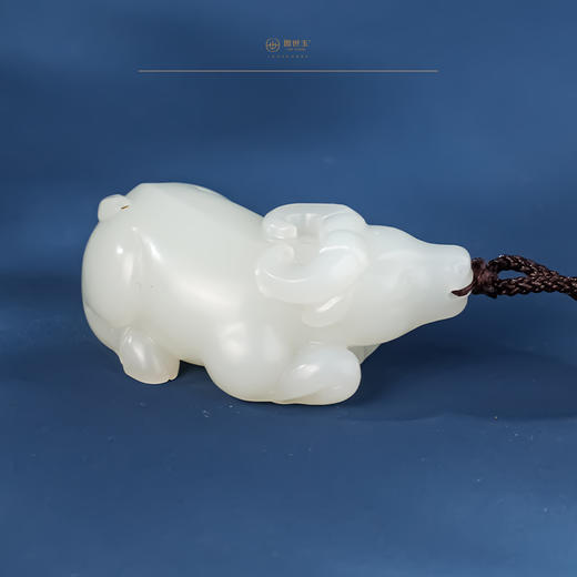 新疆国玉盟世玉和田玉挂件 范同生老师作品 静逸祥牛 商品图3