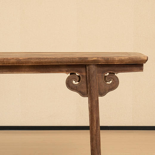 清早期 榉木夹头榫如意云纹平头案 商品图3