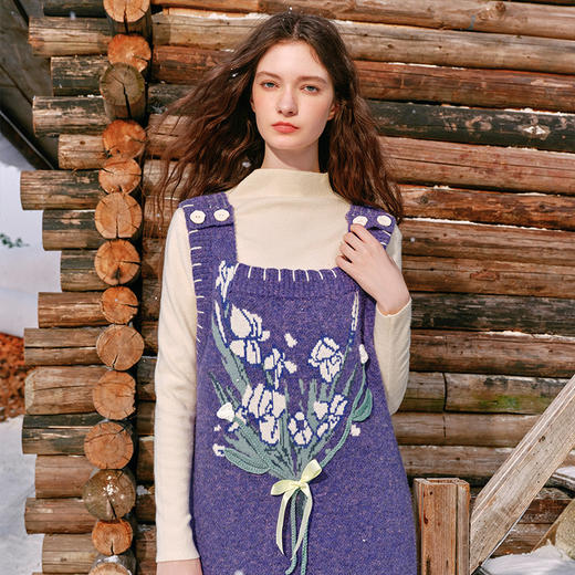 两三事绮丽随行2024冬新款立体鸢尾花蝴蝶结无袖背心裙毛衣连衣裙 商品图2