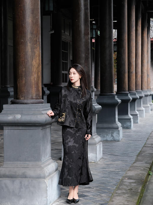 东方境X郭培| 朱墨黑刺绣提花新中式上衣 商品图1