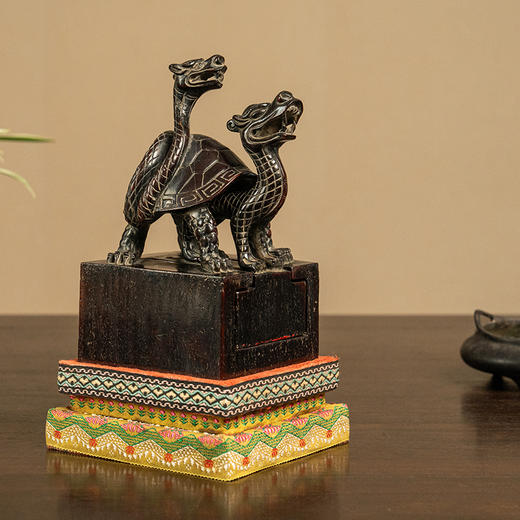 清 紫檀木雕玄武双套印章 商品图0