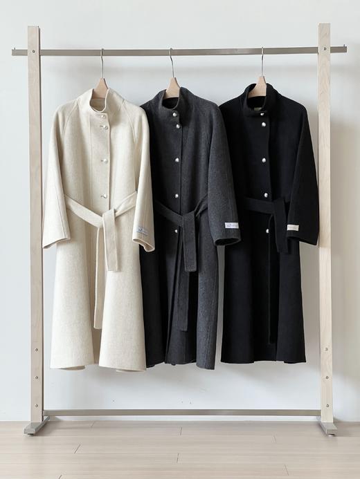 重磅好货❗️高奢定制品质，韩国OBZEE最新款小立领重工长款羊毛大衣，官网售价💰折合人民币2W+。 ✅100%优质羊毛，✅纯手工缝制，长款衣身用料超扎实，上身整身温润贵气感，穿出来就是贵太太气质 商品图4