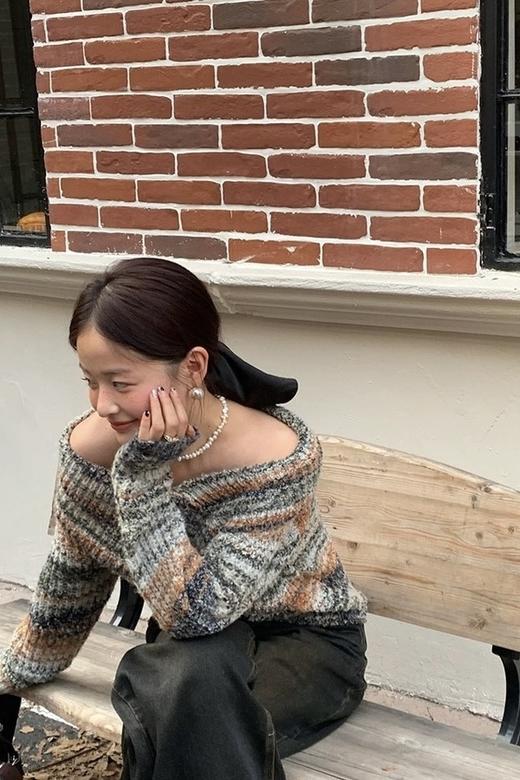 ANSUABEL 彩色针织大V领一字肩毛衣上衣 19373 商品图5