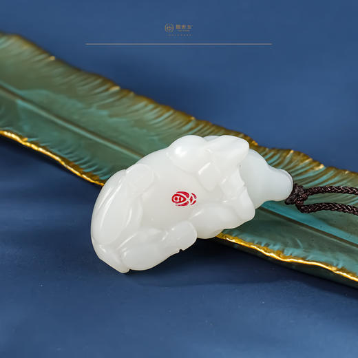 新疆国玉盟世玉和田玉挂件 范同生老师作品 静逸祥牛 商品图0
