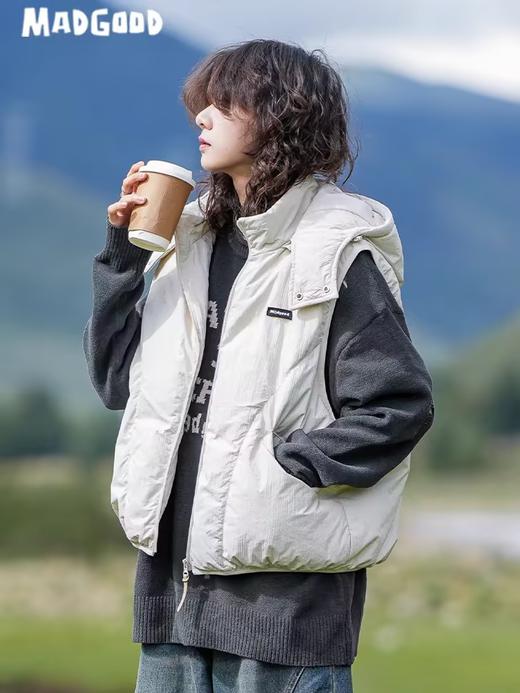 马得工地/MDYRF230912/不规则绗棉可拆连帽羽绒服马甲 商品图0