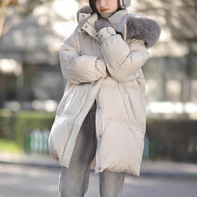 黑绷带鹅绒服狐狸毛领90白鹅绒羽绒服高端平湖女装新款冬季中长款！