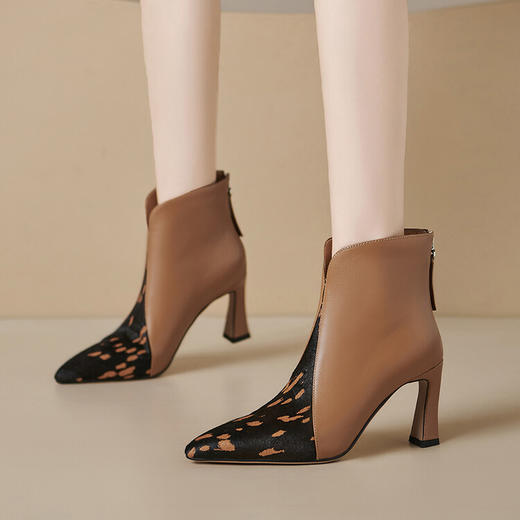 【预售5天】名媛辣妈性感时装靴，尖头粗跟高跟女靴马毛拼接短靴QS&6028 商品图1