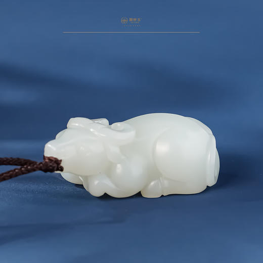 新疆国玉盟世玉和田玉挂件 范同生老师作品 静逸祥牛 商品图1